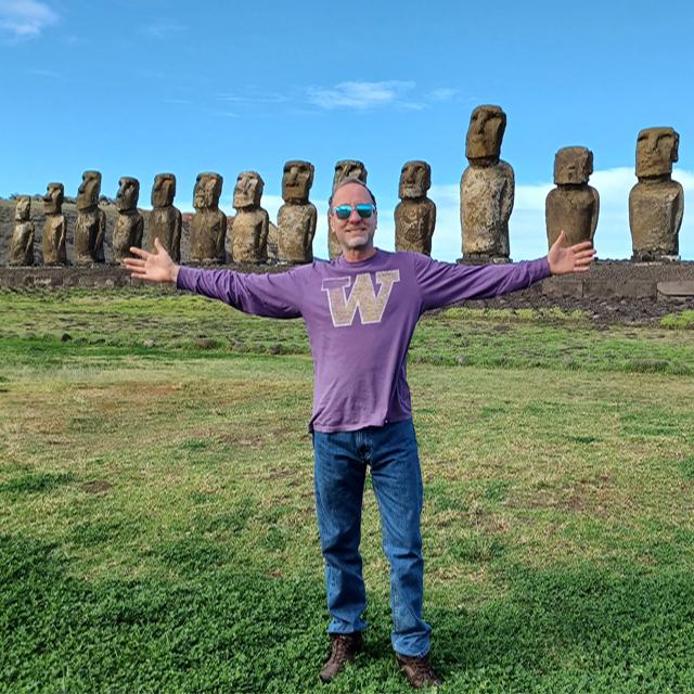 Brian_with_suglasses_and_Moaia